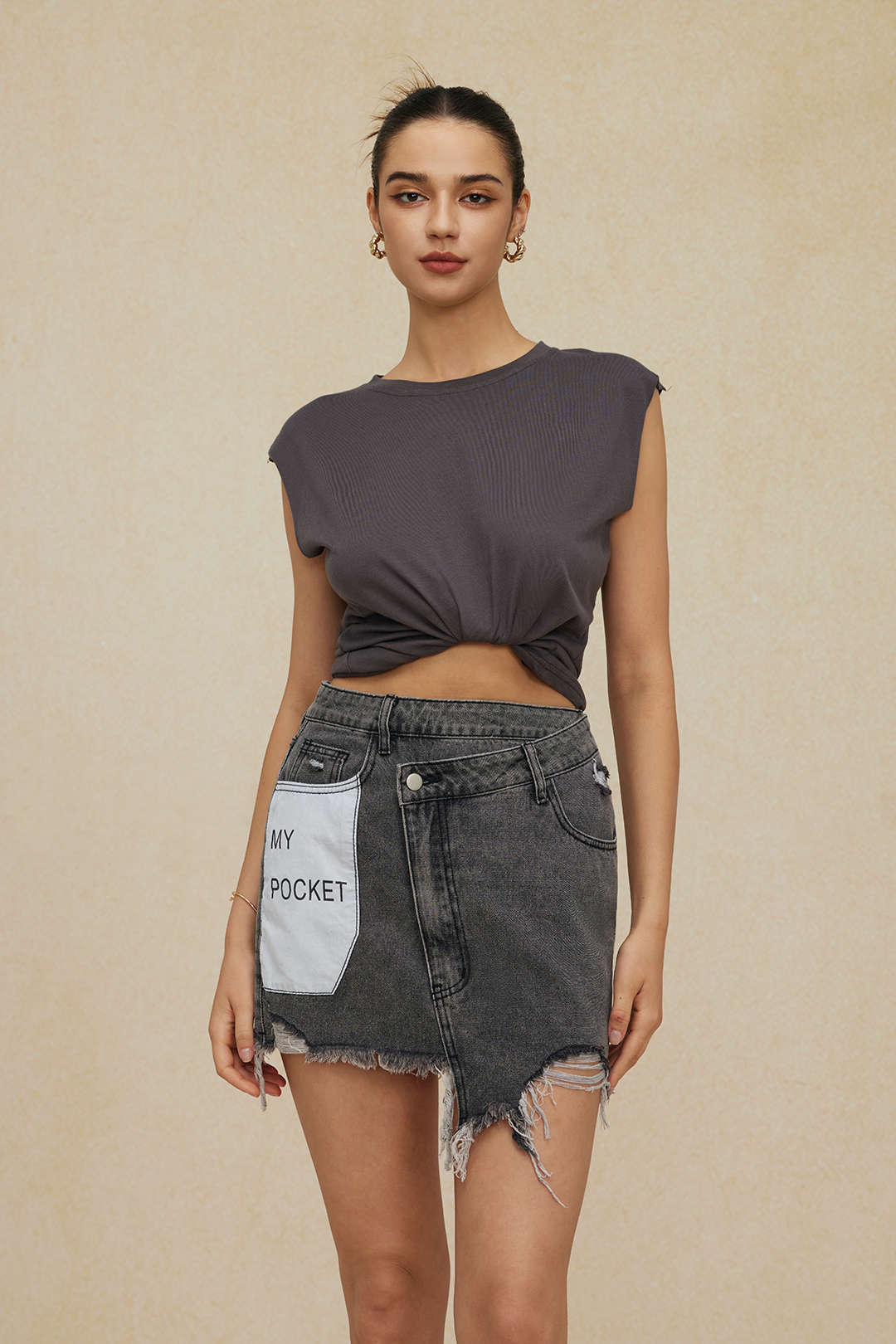 Basic Solid Sleeveless T-shirt - Image 4